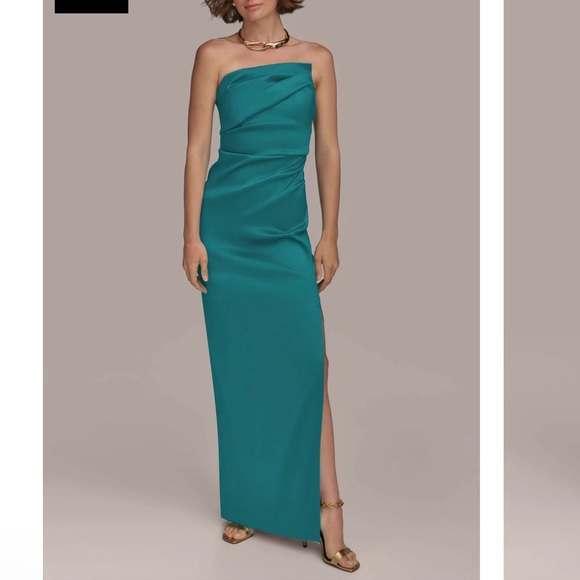 Elegant Emerald Strapless Gown - Picture 1 of 2
